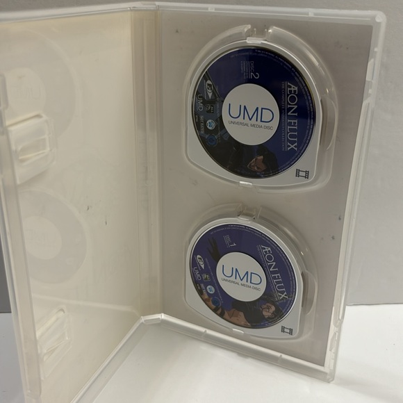 Aeon Flux The Complete Animated Collection UMD 2 Disc Set - Picture 3 of 3